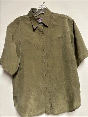 Classic women’s  Short-Sleeve Button-Up Shirt - Olive VTG